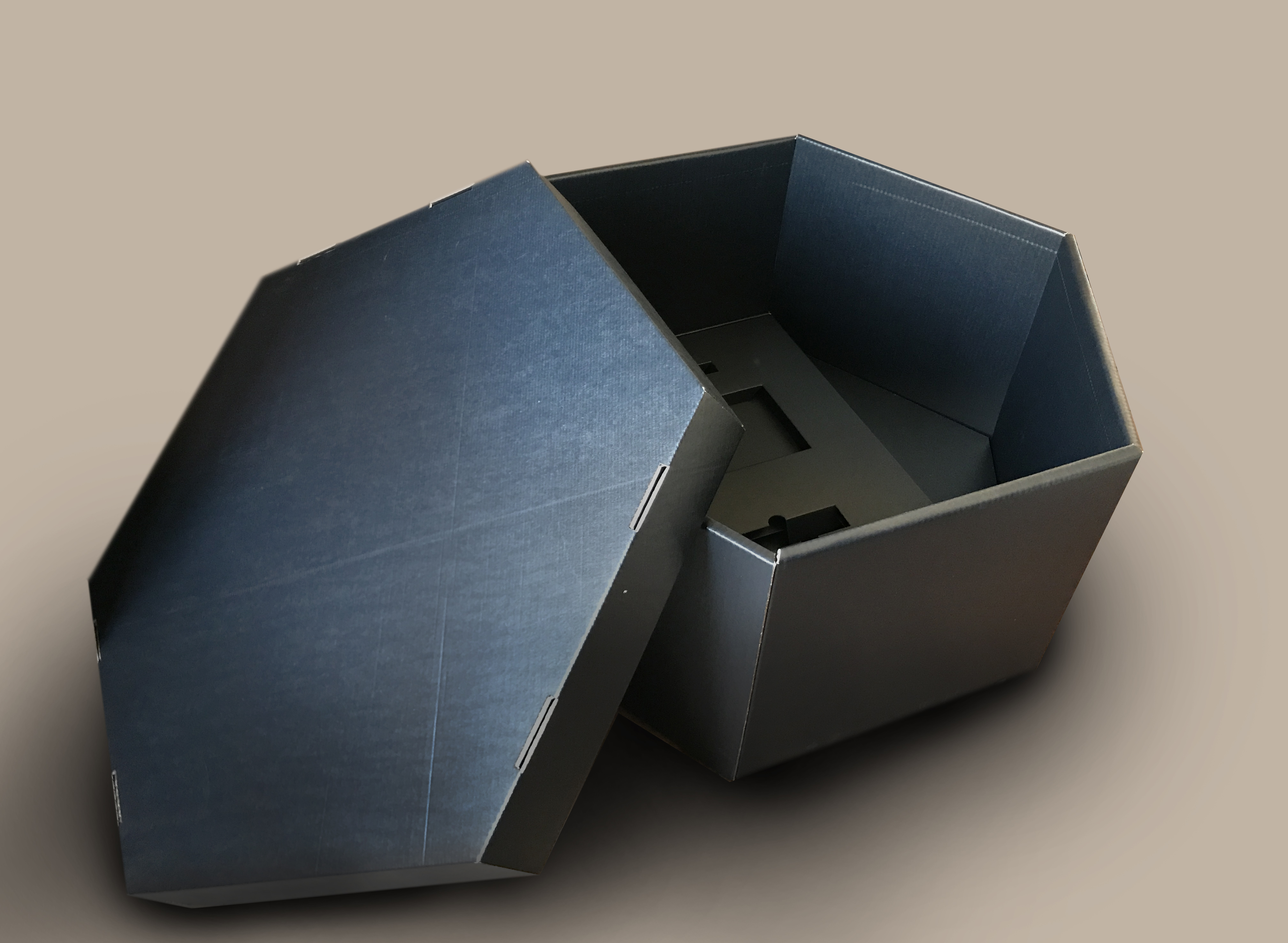 Prototipo di scatola fondo e coperchio esagonale, in cartone conduttivo